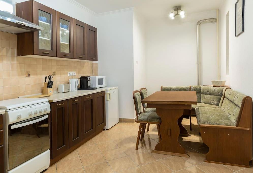 B333 Apartment - In The Heart Of The City Budapeste Exterior foto